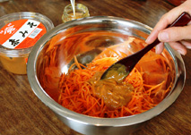 人参の簡単オレンジ味噌サラダの作り方